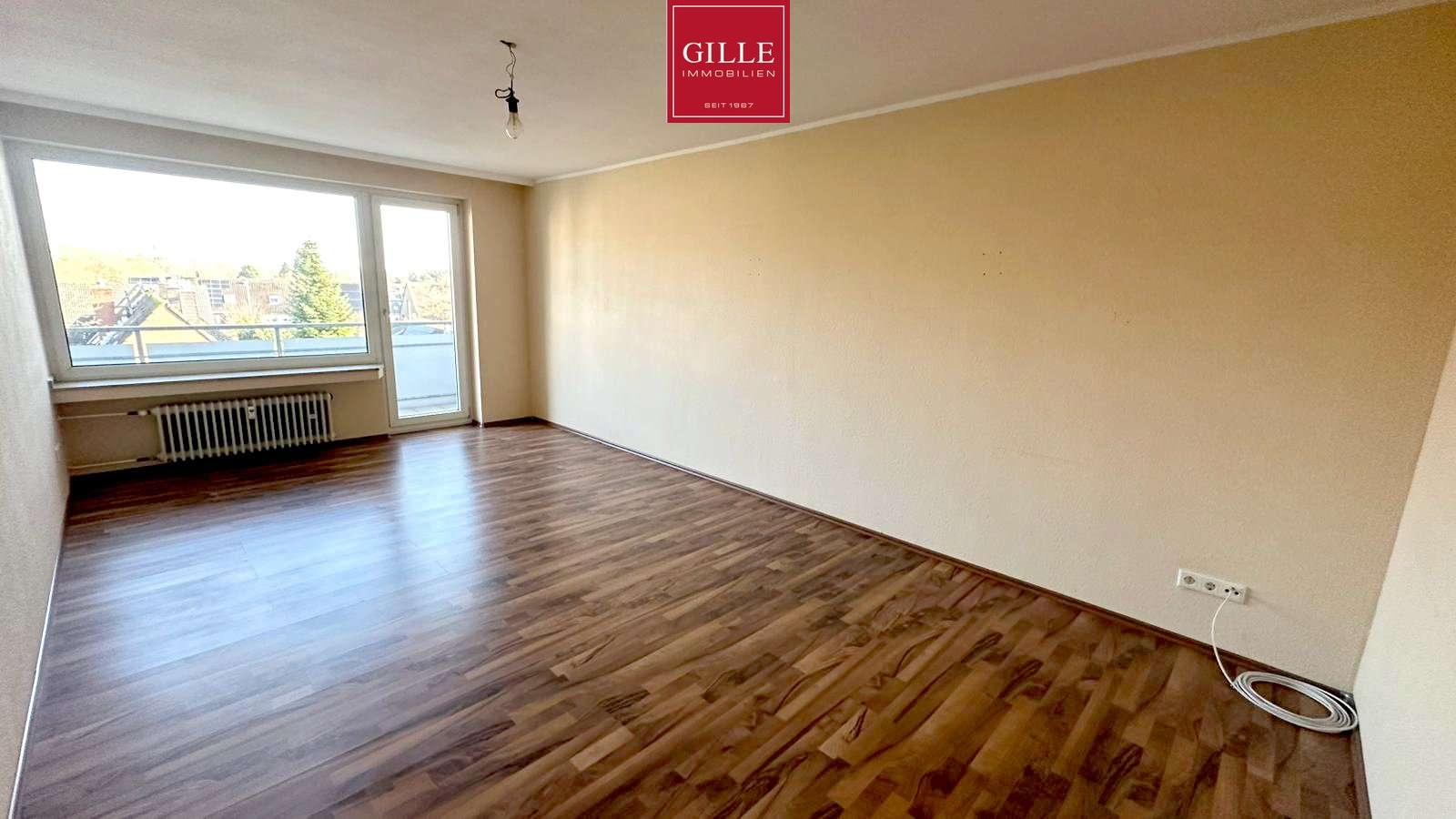 Neuss-Reuschenberg: Helle u. gepflegte 2-Zimmerwhg. mit Balkon, Wannenbad & Aufzug